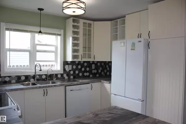 Mundare, AB T0B 3H0,5023 53 AV