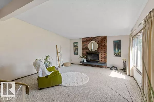 St. Albert, AB T8N 2R1,13 LUCERNE CR