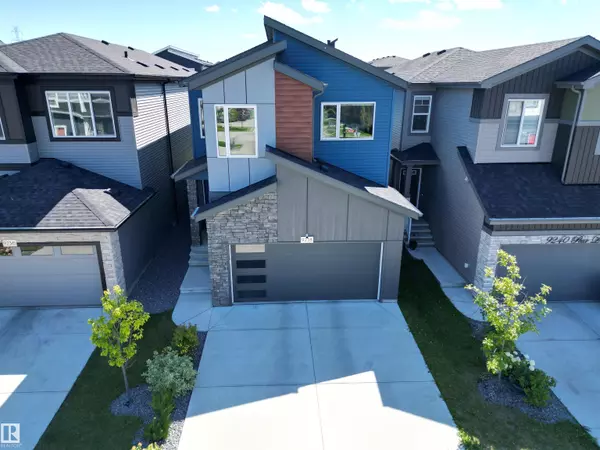 9238 PEAR DR SW, Edmonton, AB T6X 2X5