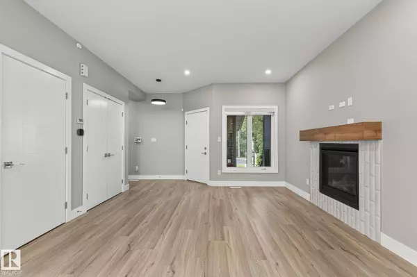 Edmonton, AB T6H 0V1,10906 54 AV NW