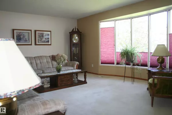 Edmonton, AB T6K 0P7,768 LEE RIDGE RD NW
