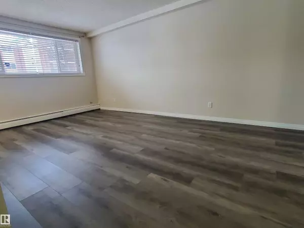 Edmonton, AB T6E 2C5,#105 10149 83 AV NW