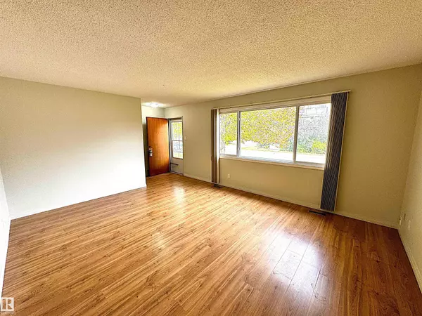 Edmonton, AB T5W 0B5,3315 & 3317 105 AV NW