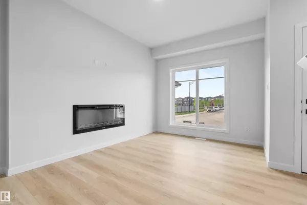 Edmonton, AB T6W 5J3,6373 KING WD SW