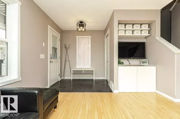 Edmonton, AB T6T 0J4,3551 13 ST NW NW
