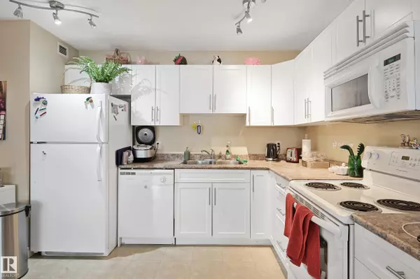 Edmonton, AB T5K 1A4,#901 9710 105 ST NW