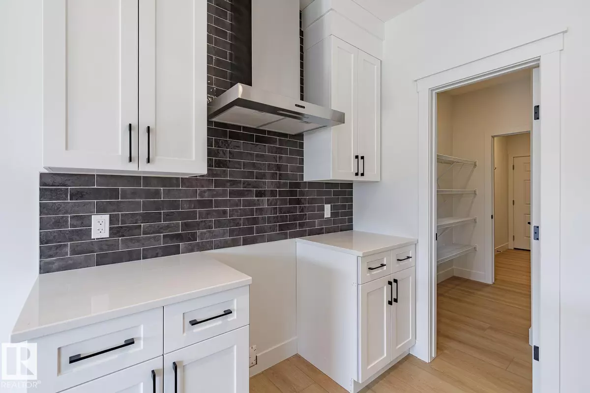 Edmonton, AB T6W 5E1,15679 18 AV SW