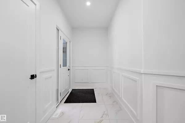 Edmonton, AB T6W 5C9,3111 158 ST SW