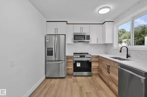 Edmonton, AB T5A 3K9,416 HERMITAGE RD NW