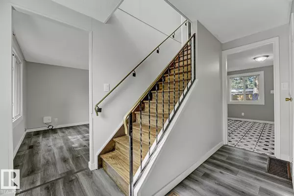 St. Albert, AB T8N 0E9,283 RIDGEWOOD TC