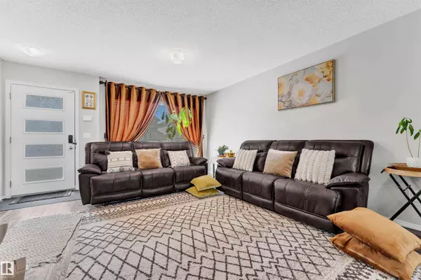 Edmonton, AB T5Y 4A1,4620 175 AV NW