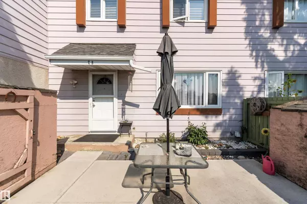 Edmonton, AB T5R 0H5,7B CALLINGWOOD CO NW