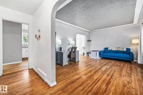 Edmonton, AB T5L 2W1,13647 122 AV NW