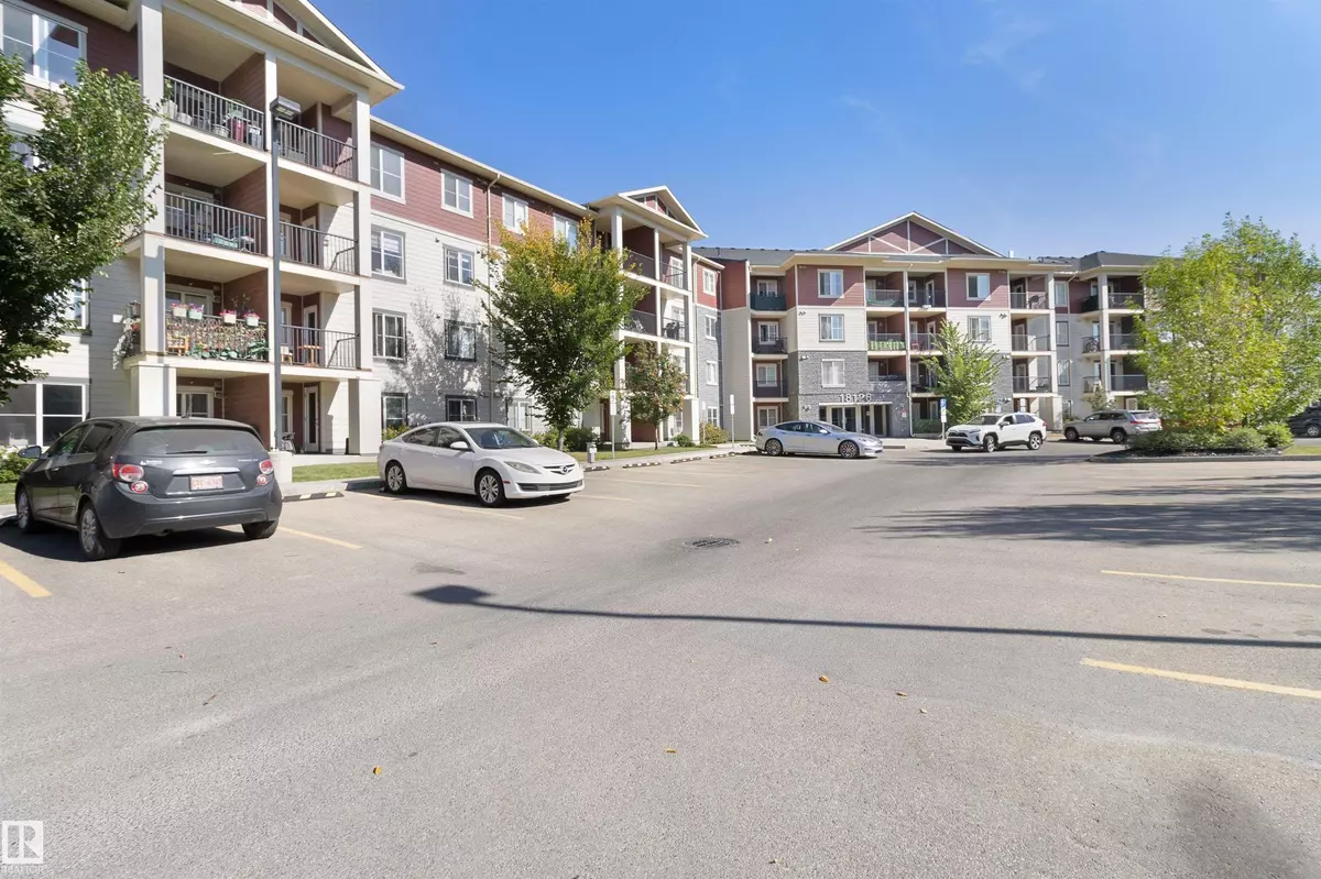 Edmonton, AB T5Z 0N7,#412 18126 77 ST NW