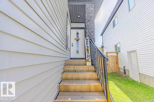 Spruce Grove, AB T7X 3G3,18 MEADOWLINK PT