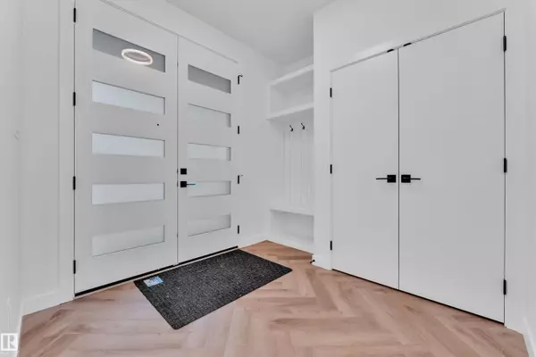 Edmonton, AB T5Y 4J1,703 166 AV NE