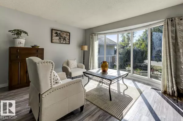 Sherwood Park, AB T8A 4N2,669 VILLAGE DR