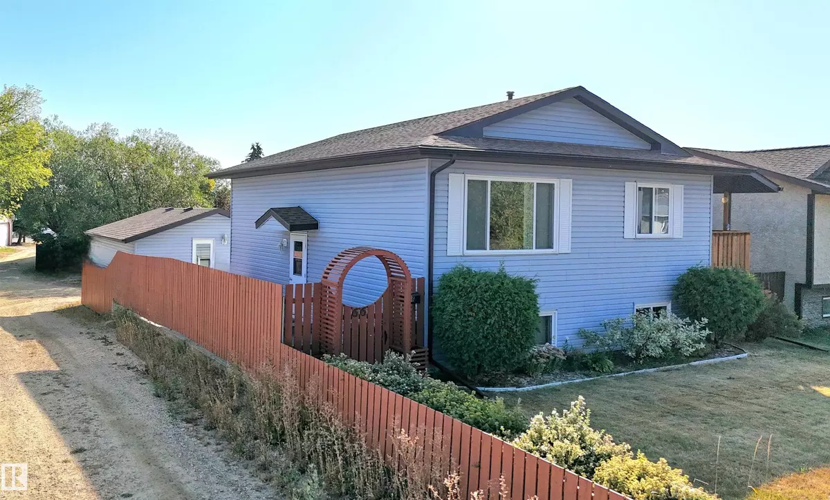 Blackfalds, AB T0M 0J0,66 Westview CR