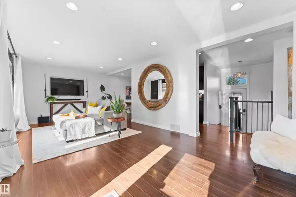 Edmonton, AB T6A 1C4,5404 105A AV NW