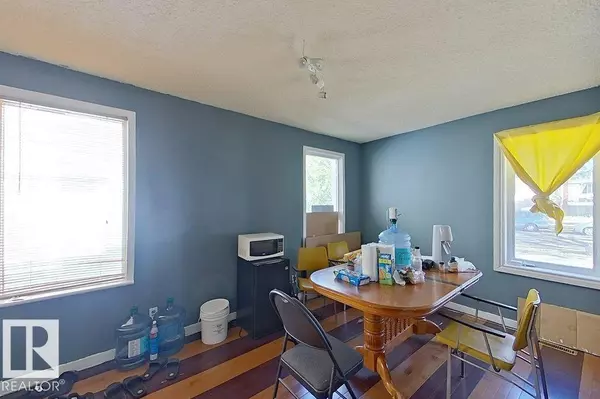 Edmonton, AB T5H 2X9,10722 106 ST NW