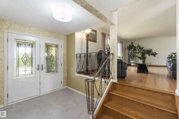 Edmonton, AB T6K 2J9,1412 KNOTTWOOD RD E NW