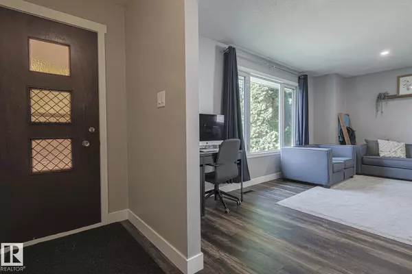 Edmonton, AB T6K 1J7,3135 74 ST NW