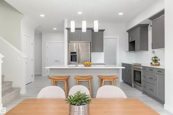 Edmonton, AB T6X 3H9,2643 5 AV SW