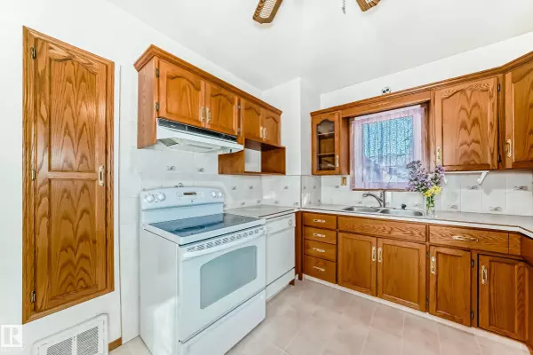 Edmonton, AB T5G 2M8,11424 105 ST NW