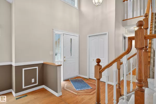 Edmonton, AB T6J 6S3,11254 10A AV NW