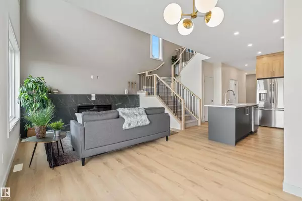 Edmonton, AB T5Y 4H8,1904 155 AV NW