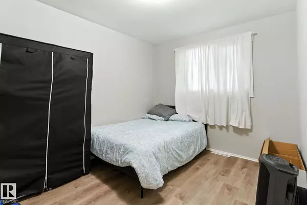 Edmonton, AB T5P 2J1,10505 154 ST NW