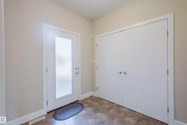 Edmonton, AB T6W 2T9,2122 WARE RD NW