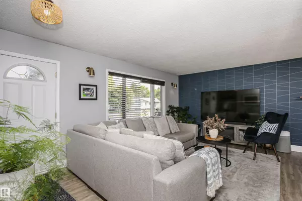 Edmonton, AB T5X 3T7,12027 143 AV NW