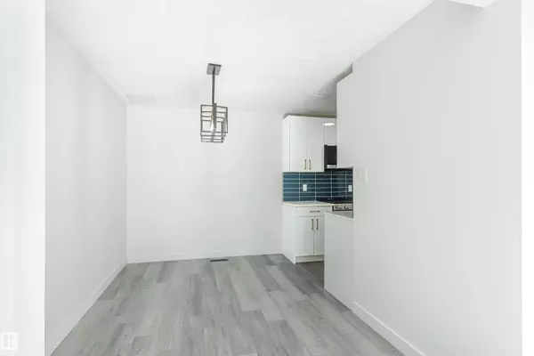 Edmonton, AB T6K 1V4,5B TWIN TC NW NW