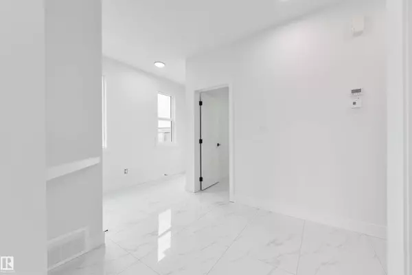 Edmonton, AB T6X 3B2,536 37 ST SW