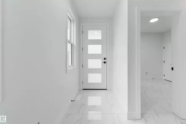 Edmonton, AB T6X 3B2,536 37 ST SW