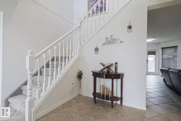 Edmonton, AB T5X 5W3,12 ELSINORE PL NW