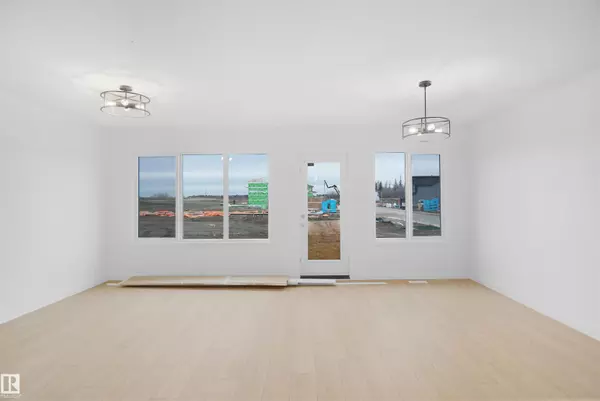 Edmonton, AB T5Y 4G1,644 176 AV NE