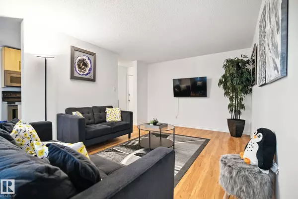 #202 10149 83 AV NW, Edmonton, AB T6E 2C5