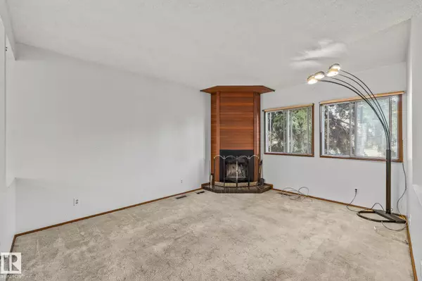 Edmonton, AB T6L 5C7,3511 42 AV NW