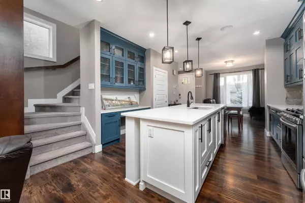 Edmonton, AB T6H 1Z9,10706 67 AV NW