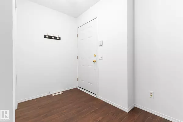 Stony Plain, AB T7Z 1M9,#107 1 ABERDEEN WY