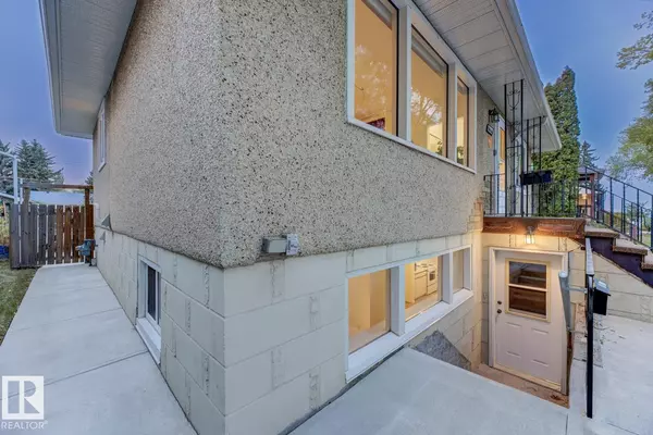 Edmonton, AB T6A 3H4,10636 79 ST NW NW