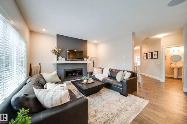 Edmonton, AB T6X 0X9,4373 CRABAPPLE CR SW