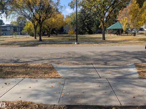 11207 128 ST NW, Edmonton, AB T5M 0W8