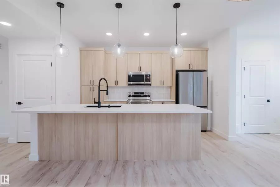 2130 CROSSBILL LN NW, Edmonton, AB T5S 0W3