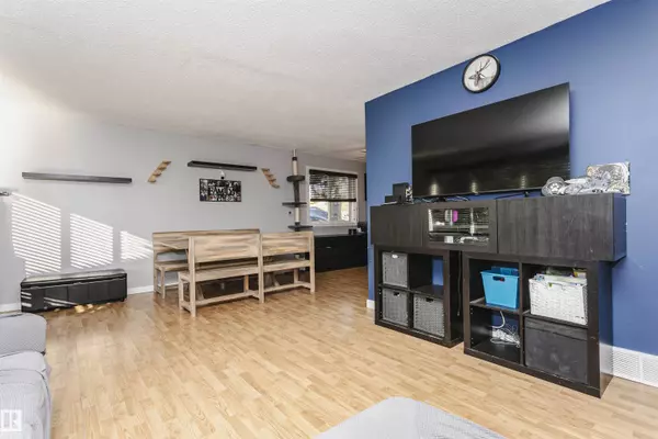 Devon, AB T9G 1R2,14 WAPITI DR