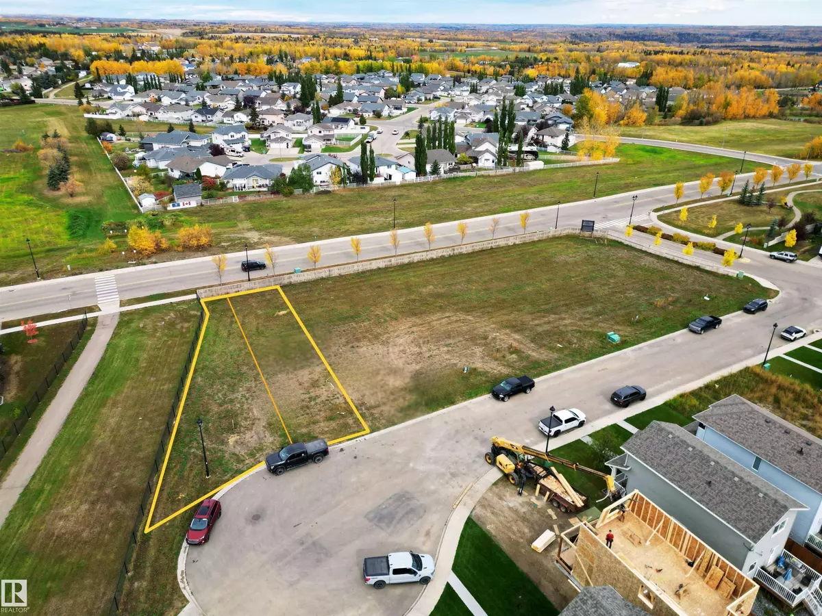 Drayton Valley, AB T7A 0B4,4018 & 4020 42 AV