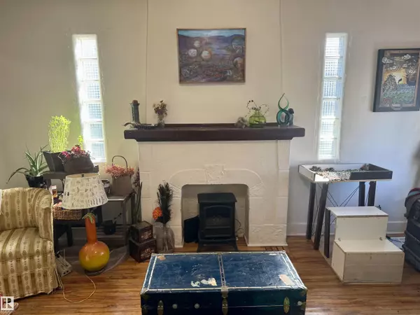 Edmonton, AB T5G 1Y7,11911 97 ST NW