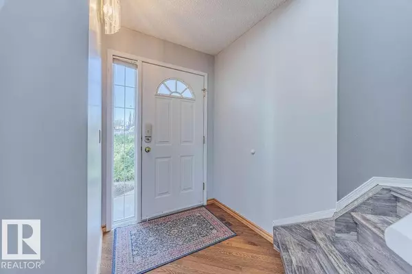 Sherwood Park, AB T8H 2B2,9 DONNELY TC